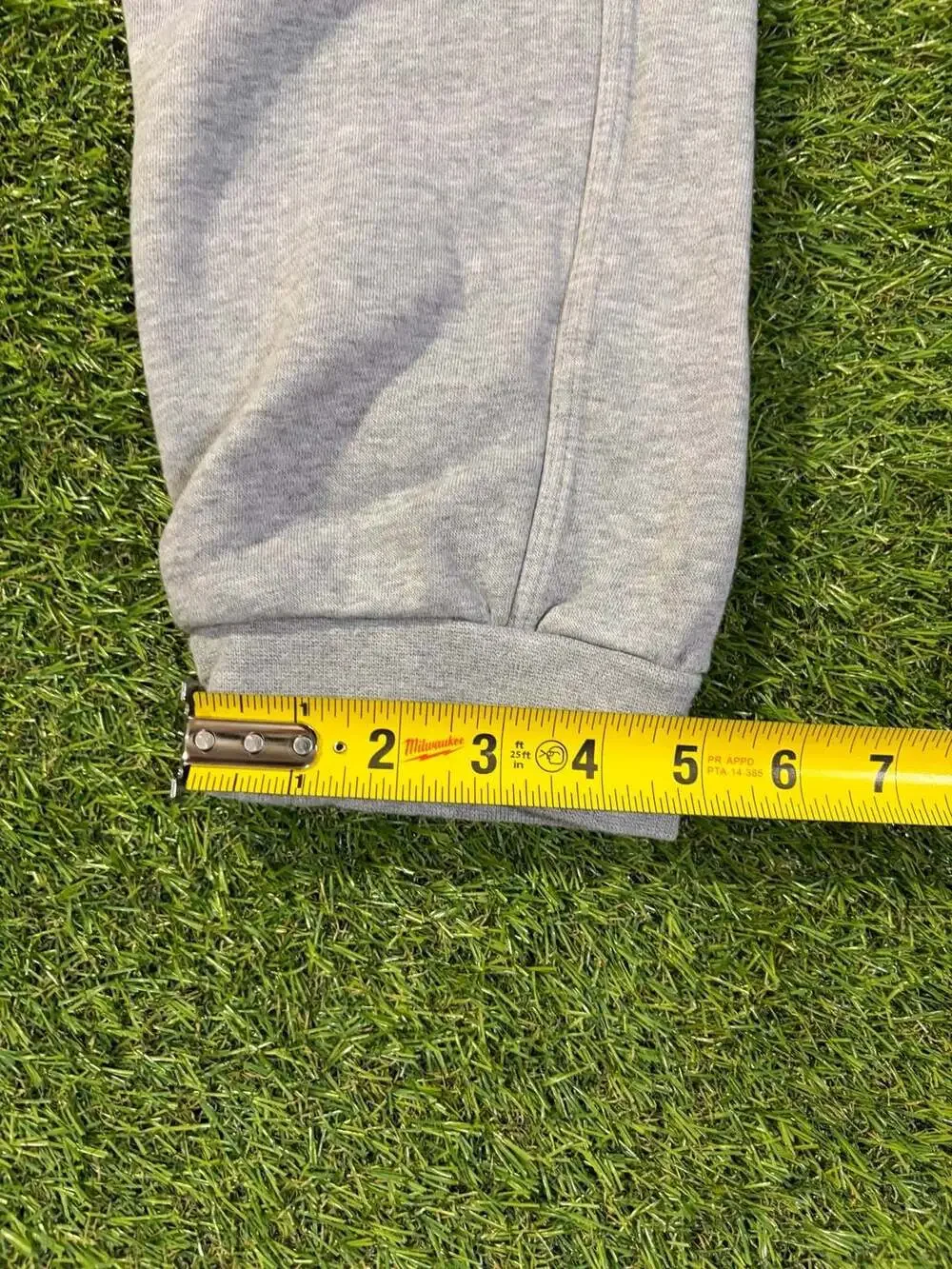 Nike Men's Club Fleece Tapered Jogger Sweatpants Heather Grey